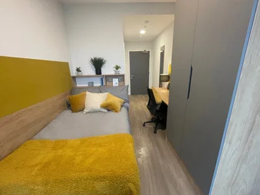 Quarto privado em residência em Moulsecoomb Way, Brighton BN2 4PB, UK, imagem 2 de 15