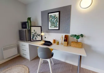 Studio in residence at Seaford Rd, Salford M6 6FN, United Kingdom           , image 2 of 16