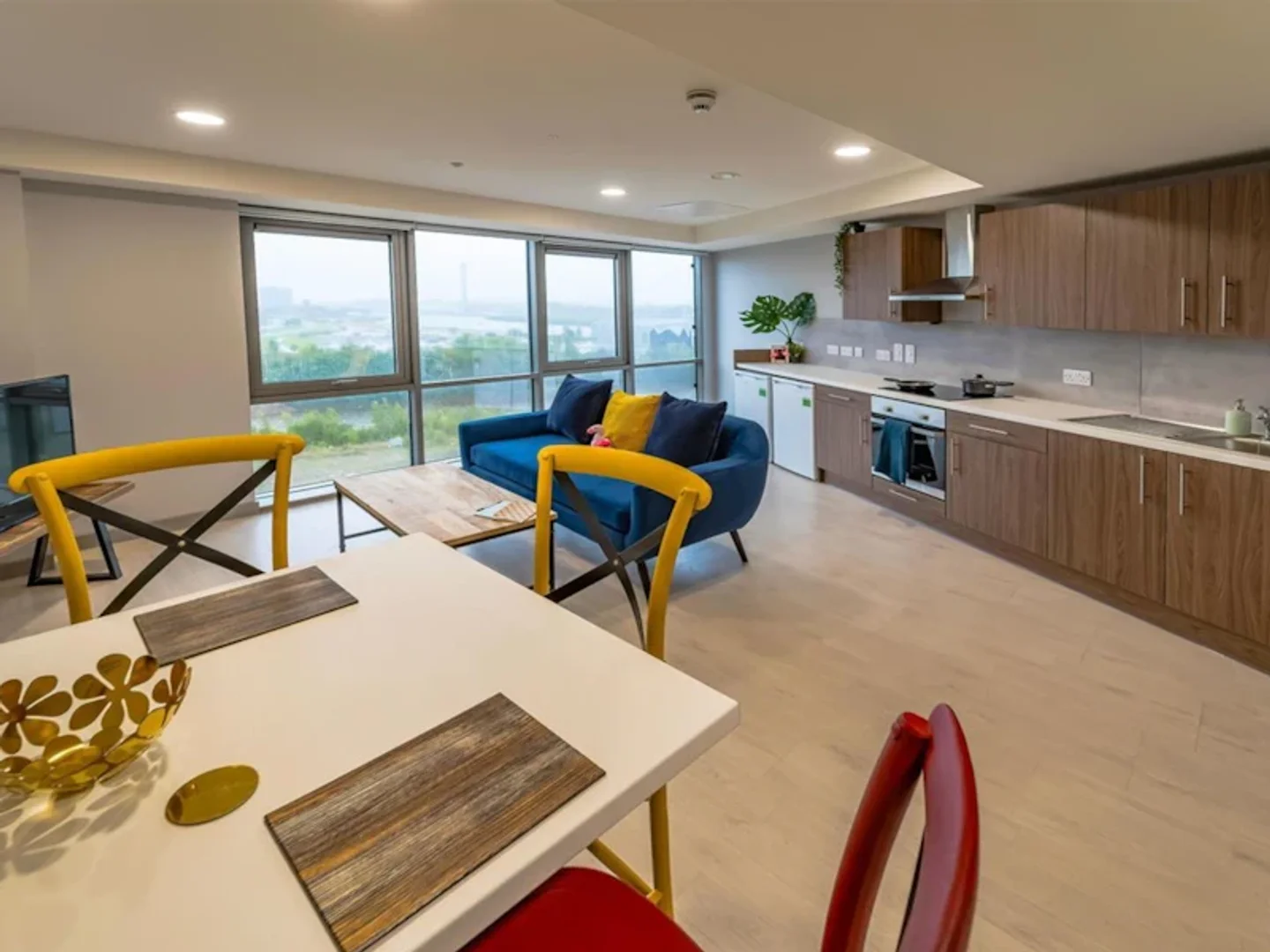 Quarto de estudante em  com área de estudo e instalações partilhadas