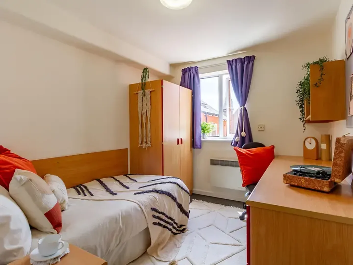 Helles und luftiges Studentenzimmer mit einfachem Zugang zur Universität in 