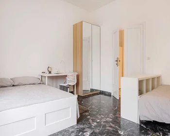 Chambre privée à Via delle Belle Arti, image 2 de 37
