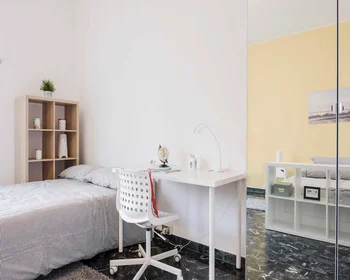 Chambre privée à Via delle Belle Arti, image 3 de 37