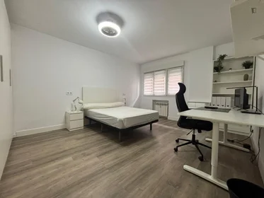 Quarto privado em Avenida Torrelavega, imagem 1 de 10