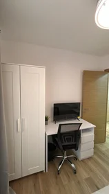 Quarto privado em Avenida Torrelavega, imagem 2 de 12
