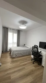 Quarto privado em Avenida Torrelavega, imagem 1 de 10