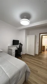 Quarto privado em Avenida Torrelavega, imagem 2 de 12