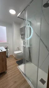 Quarto privado em Avenida Torrelavega, imagem 7 de 12