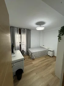 Quarto privado em Avenida Torrelavega, imagem 2 de 13
