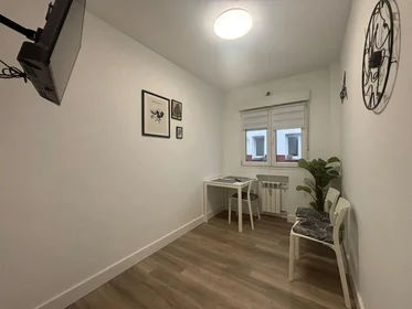Quarto privado em Avenida Torrelavega, imagem 12 de 13