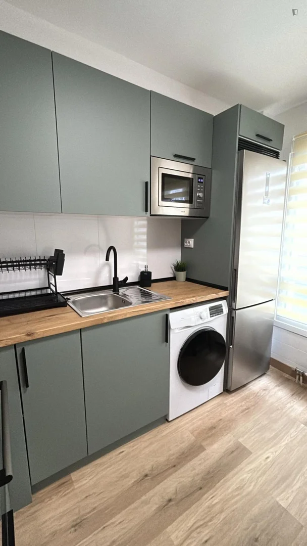 Quarto de estudante económico com localização conveniente em 
