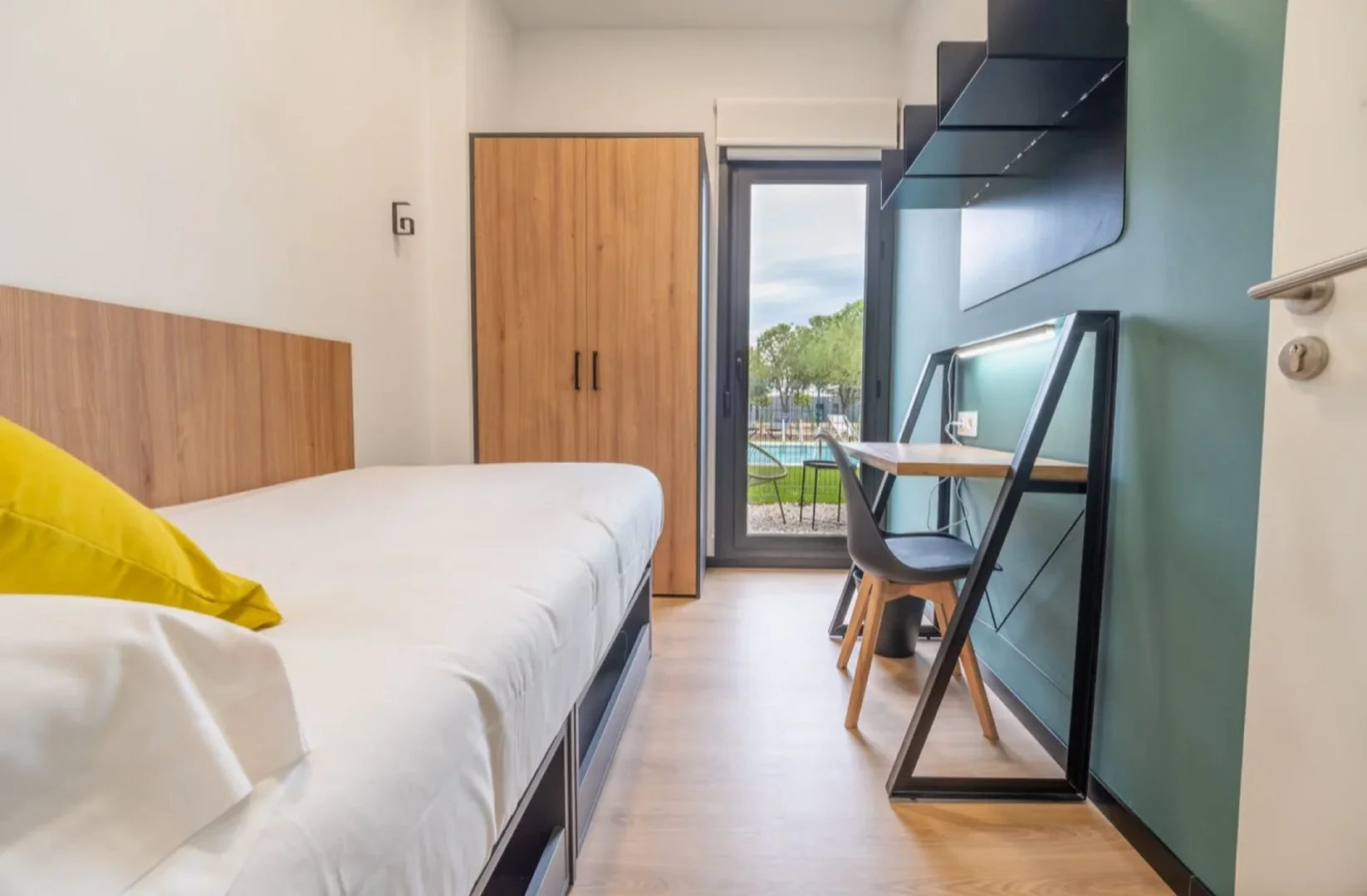 Student-friendly studio with excellent transport links in 