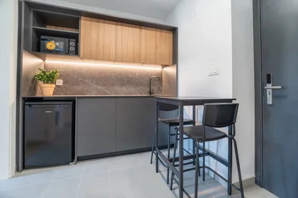 Stanza privata in residence in Avenida Futbolista Antonio Ruiz Cervilla 14, immagine 3 di 15