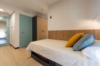 Quarto compartilhado em residência em Avenida de José Atarés 20, imagem 2 de 16