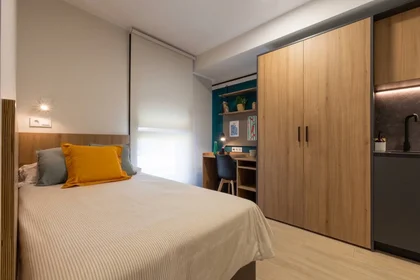 Quarto compartilhado em residência em Avenida de José Atarés 20, imagem 3 de 16