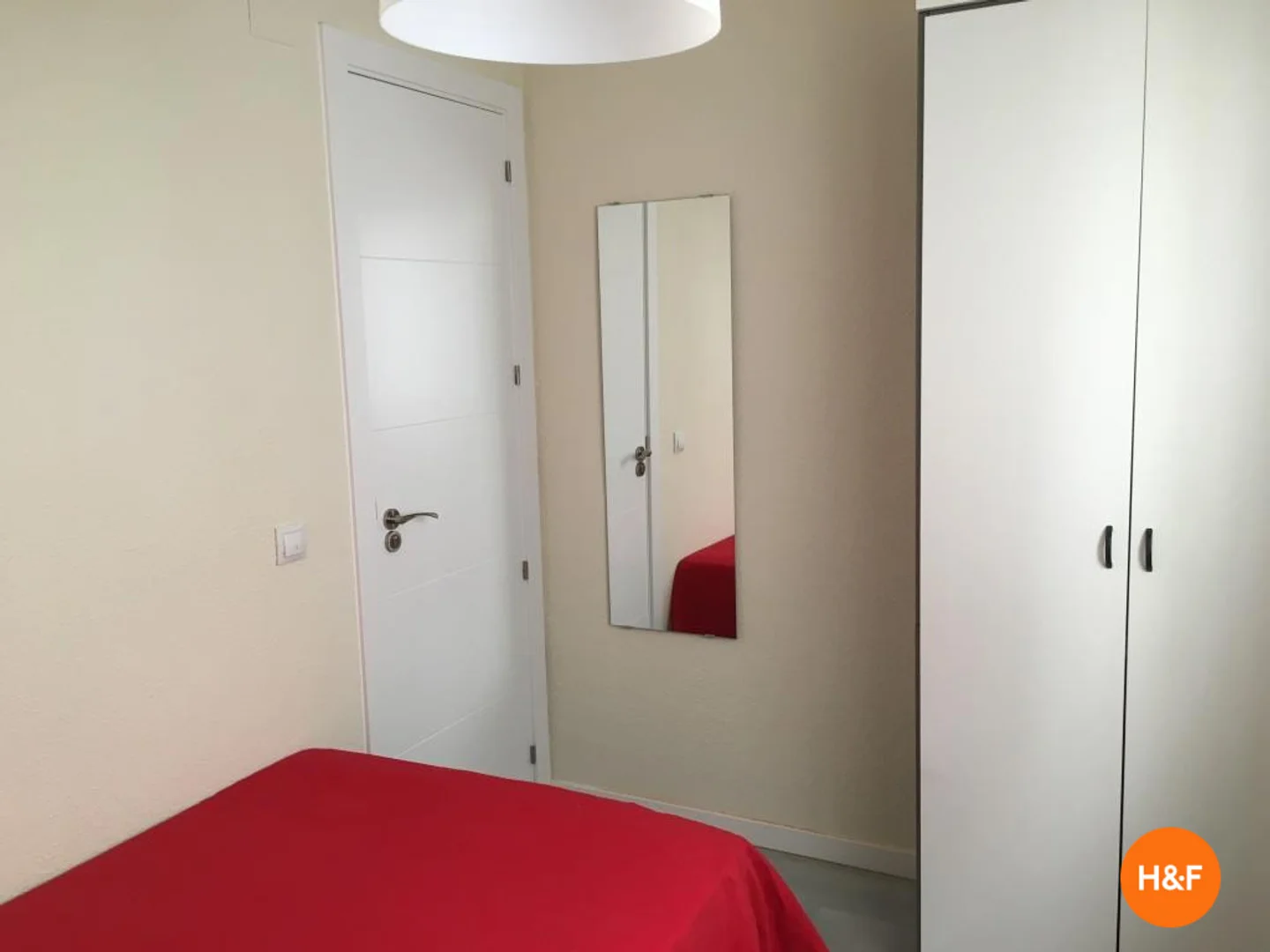 Quarto amigo do estudante em  com comodidades modernas