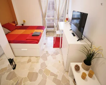 Quarto privado em Via Gaeta, imagem 1 de 10