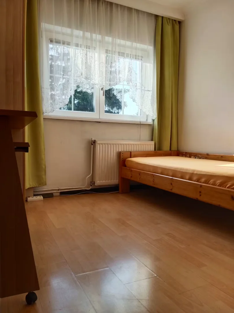 Bezahlbares Zimmer für Studenten mit ausreichender Beleuchtung in 