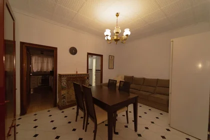 Chambre privée à Calle Lucena, Rochelambert, image 9 de 10
