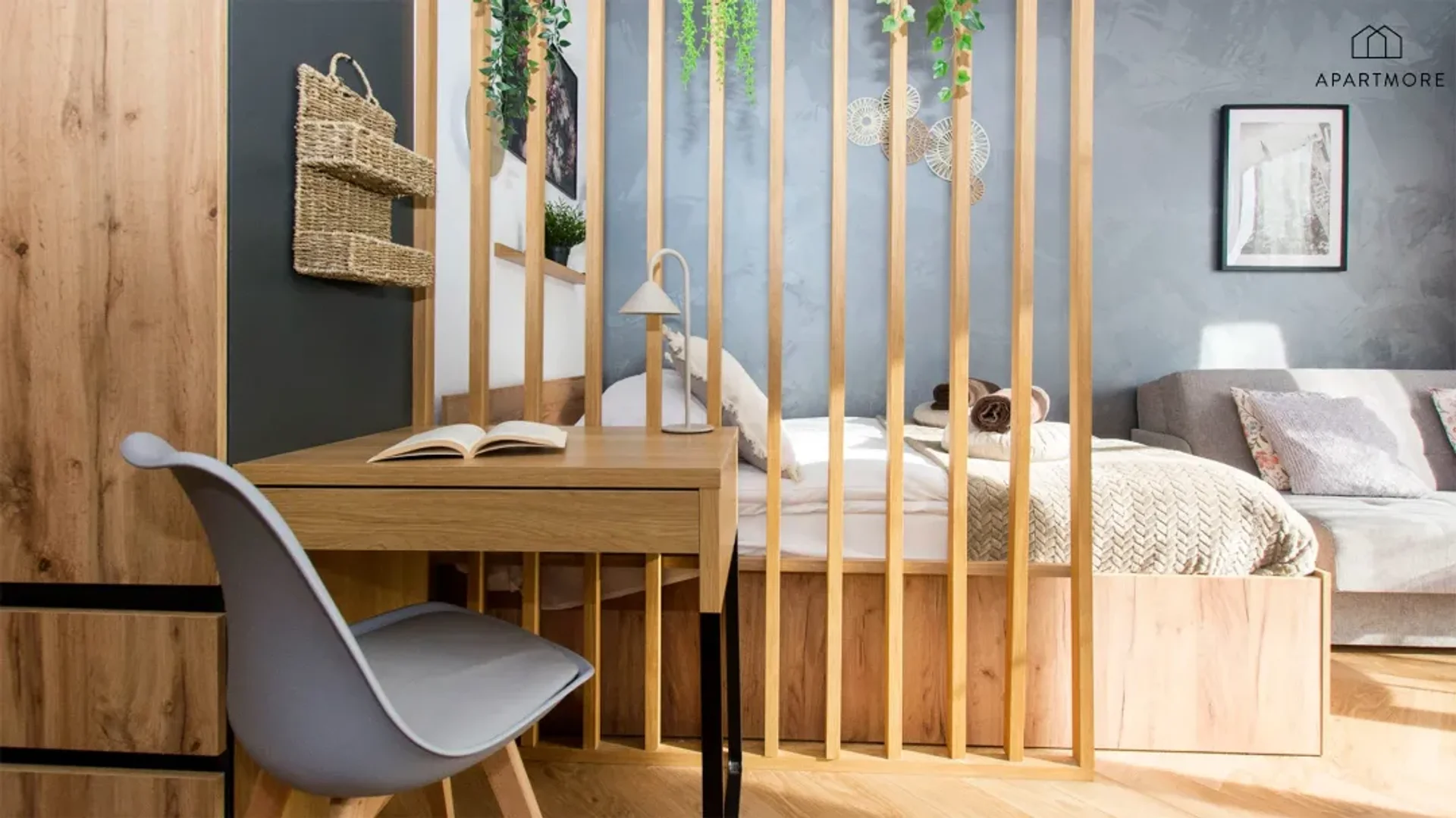 'de etkili düzene sahip minimalist öğrenci stüdyosu
