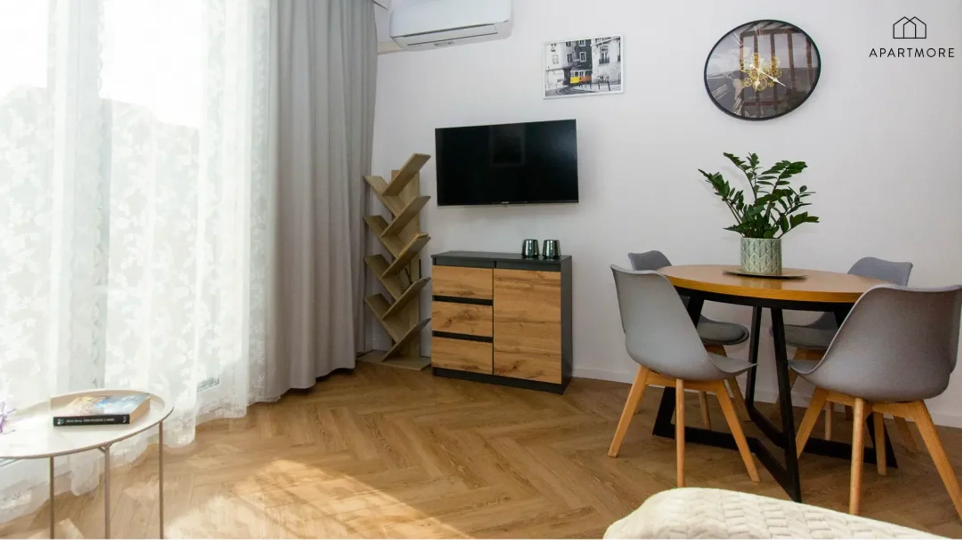  bölgesinde tam olanaklara sahip modern öğrenci stüdyosu