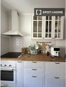 Entire apartment at Rua do Vale de Santo António, image 11 of 13