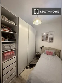 Entire apartment at Rua do Vale de Santo António, image 6 of 13