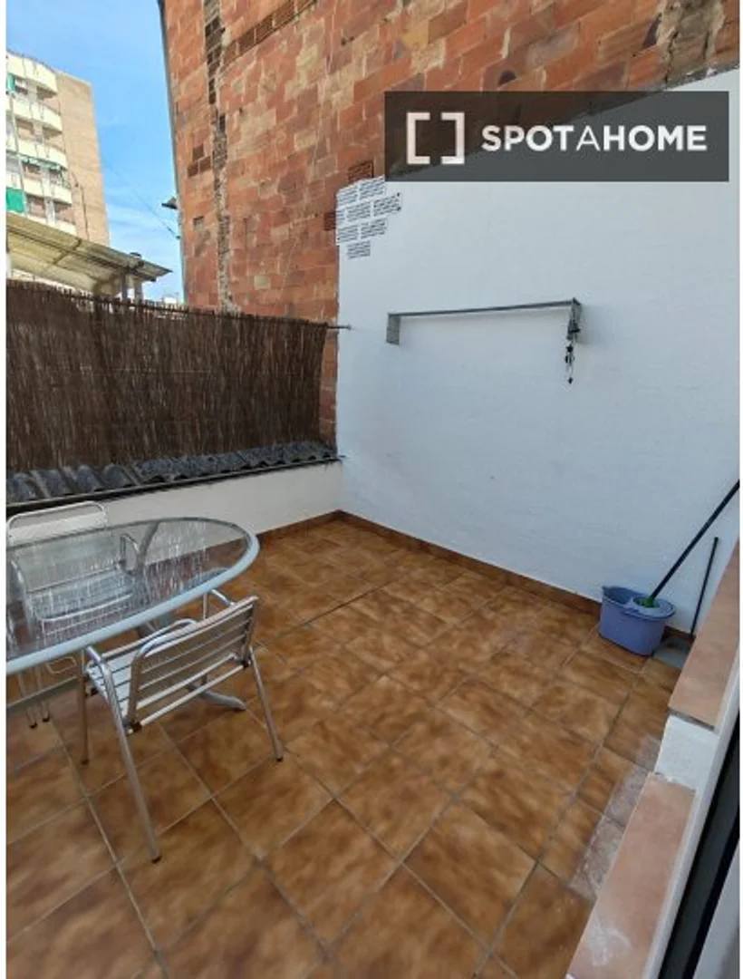 'de öğrenci dairesinde, tamamen mobilyalı kiralık oda