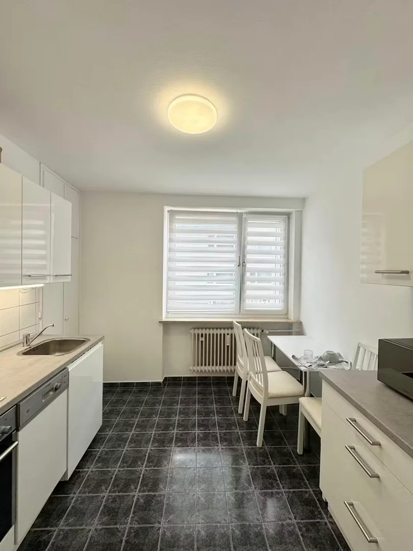 Habitación acogedora para estudiantes disponible en