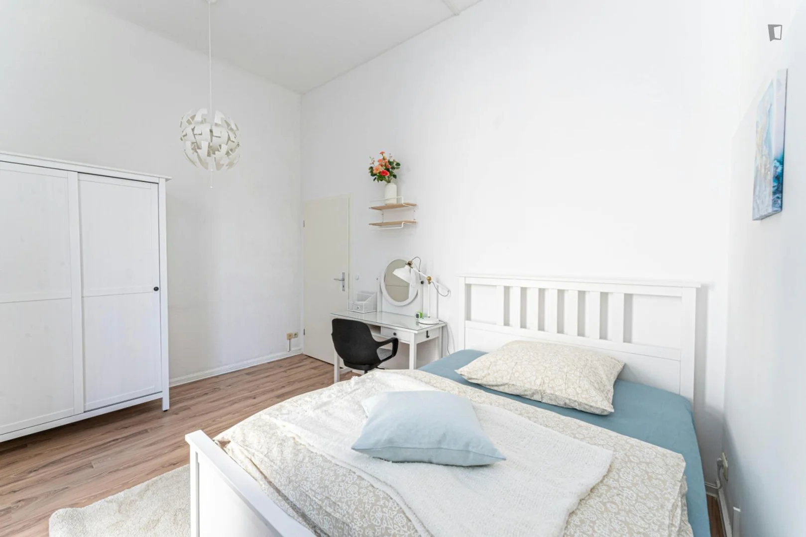 Room for rent in student apartment in , fully furnished