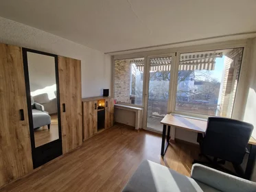 Özel oda konumu Reisholzer Straße, Stadtbezirk 8, 6 10 görüntüsü