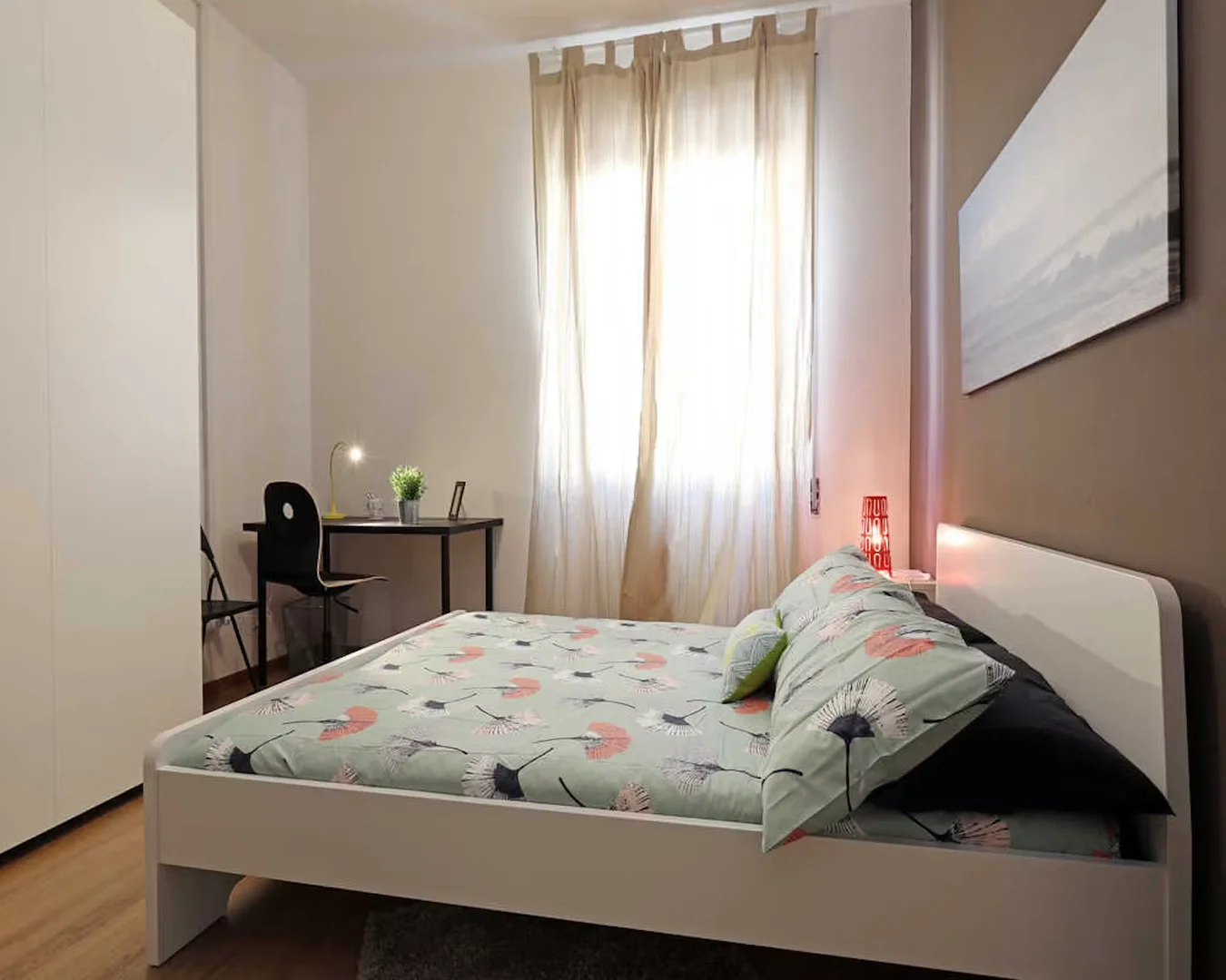 Funktionelles Studentenzimmer perfekt zum Studieren in 