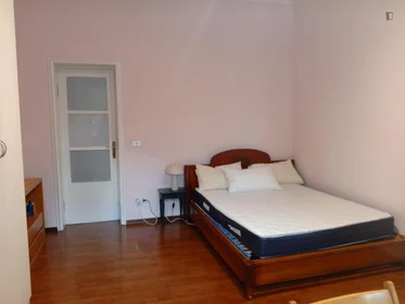 Habitación privada en Viale duca Alessandro, imagen 1 de 6