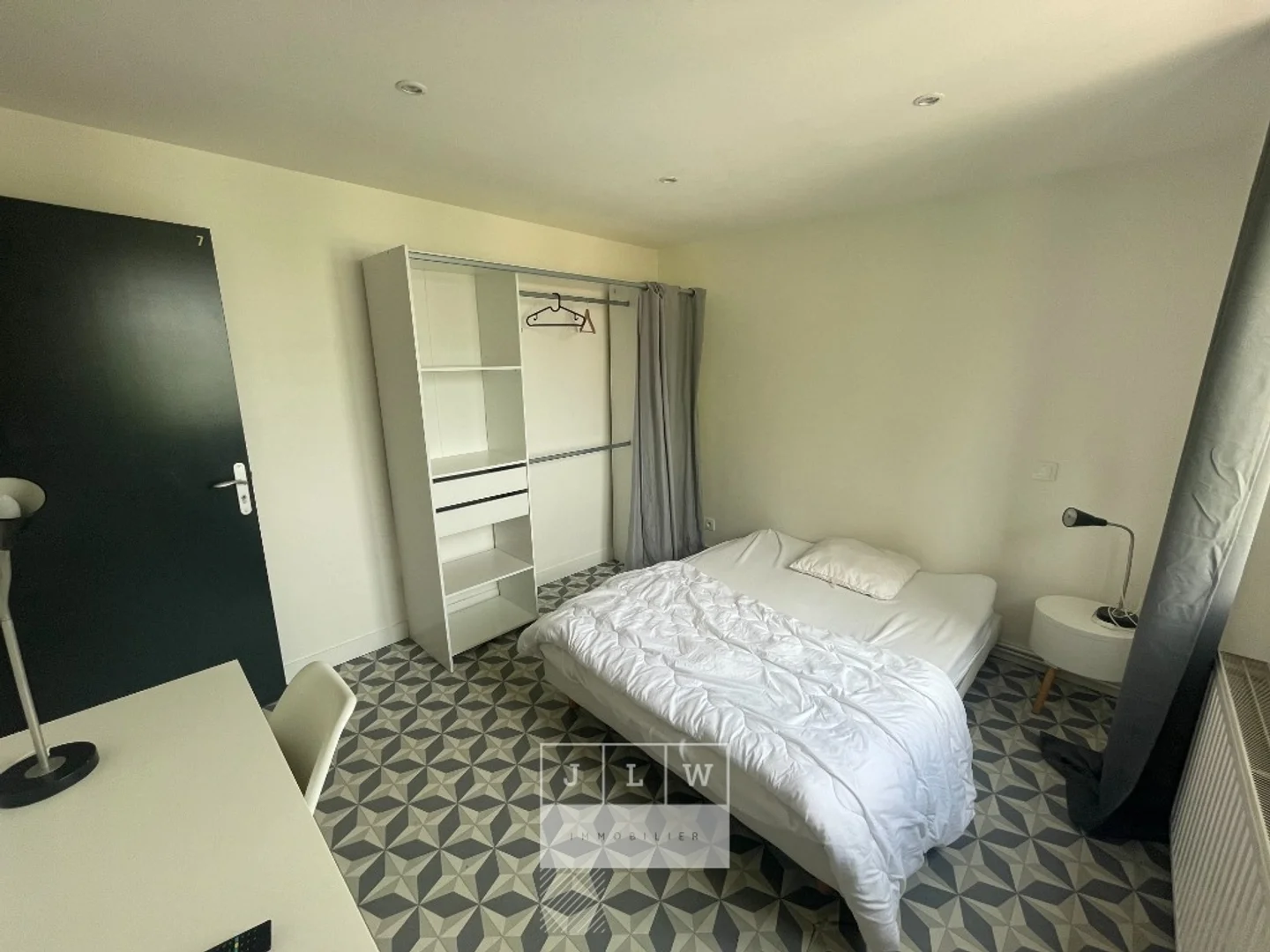 Chambre d'étudiant économique avec emplacement pratique dans