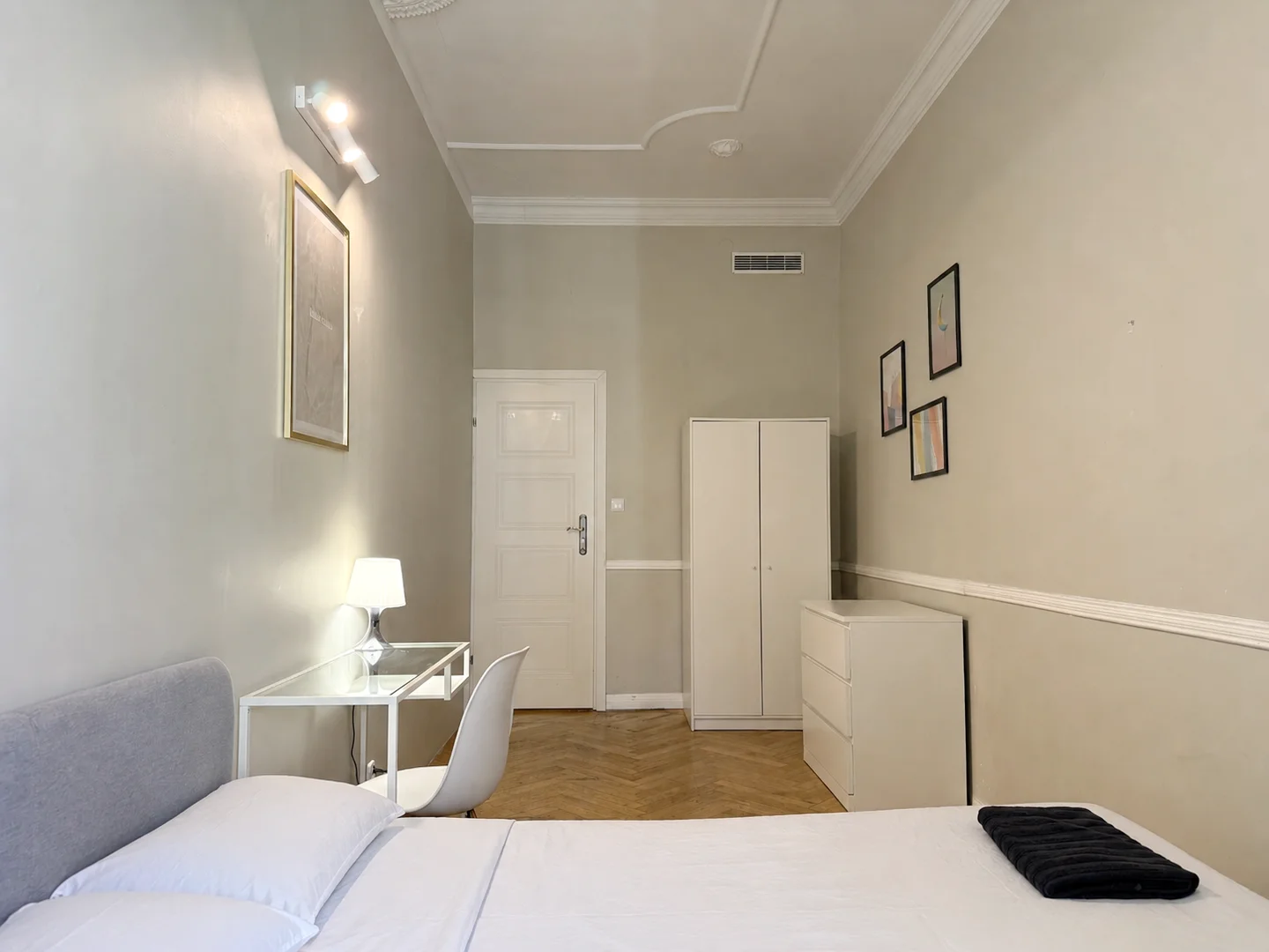 Habitación estudiantil económica cerca del campus en 