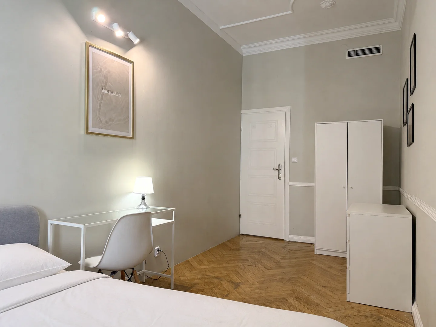 Habitación acogedora para estudiantes disponible en 