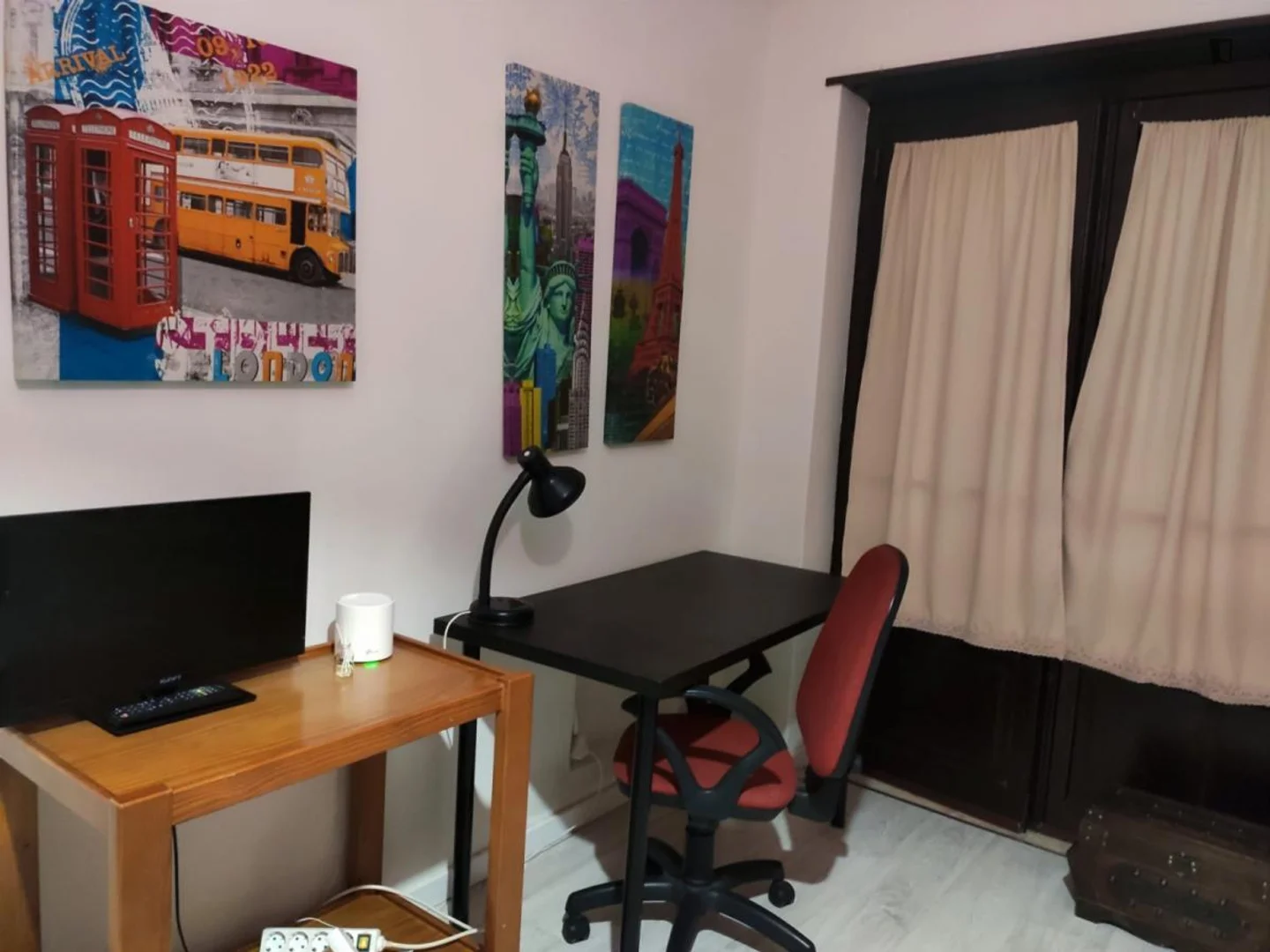 Habitación estudiantil económica con ubicación conveniente en 