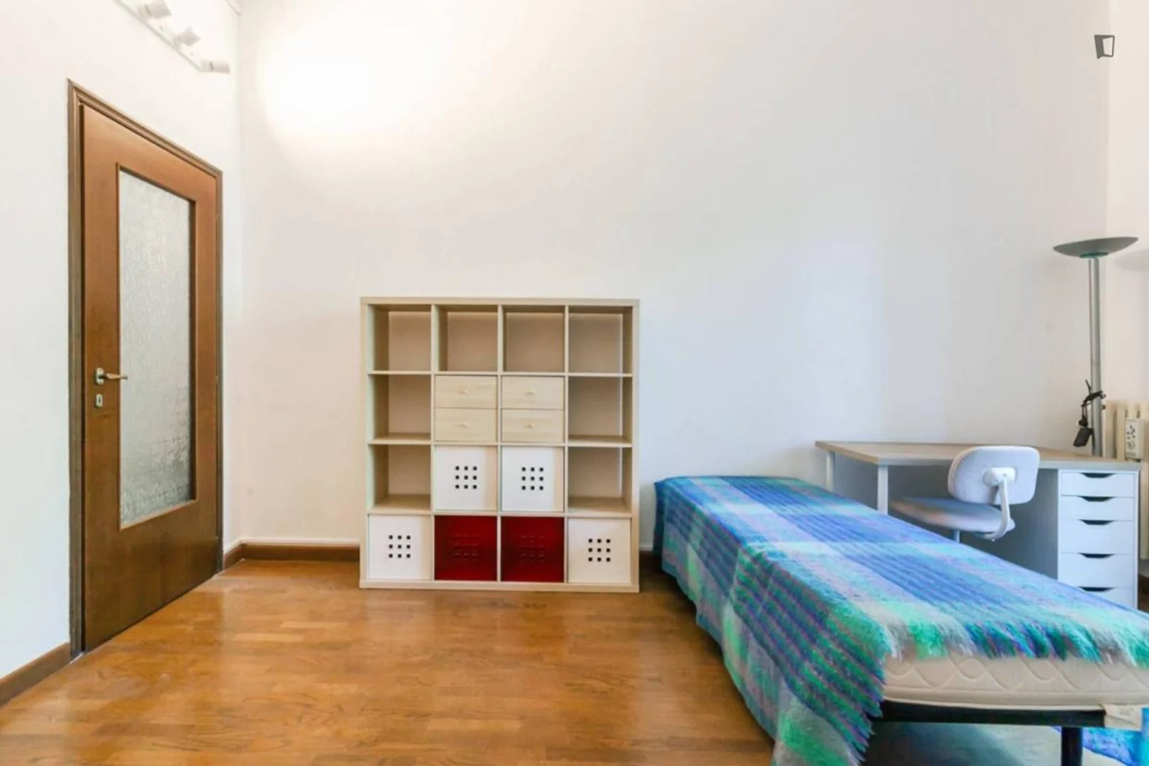 Cozy room for students available in 