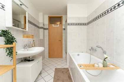 Private room at Stromstraße, image 9 of 24