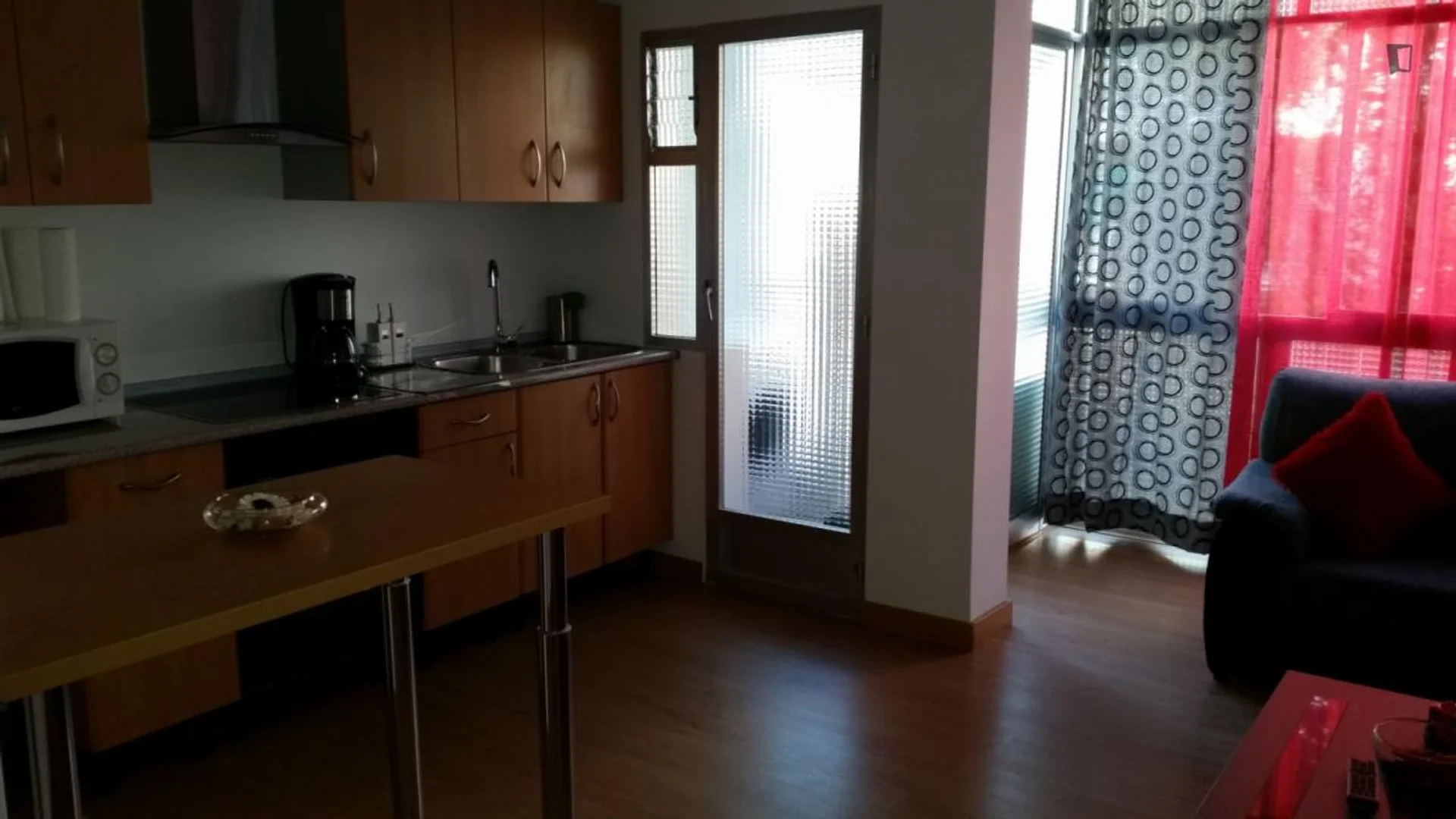 Room for rent in student apartment in , fully furnished