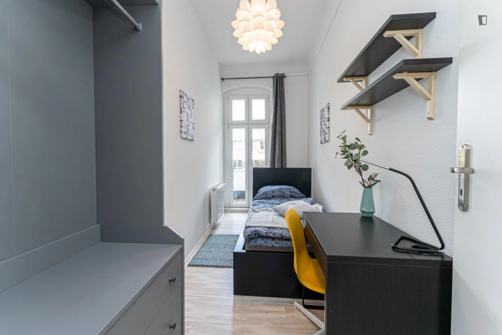 Cozy room for students available in