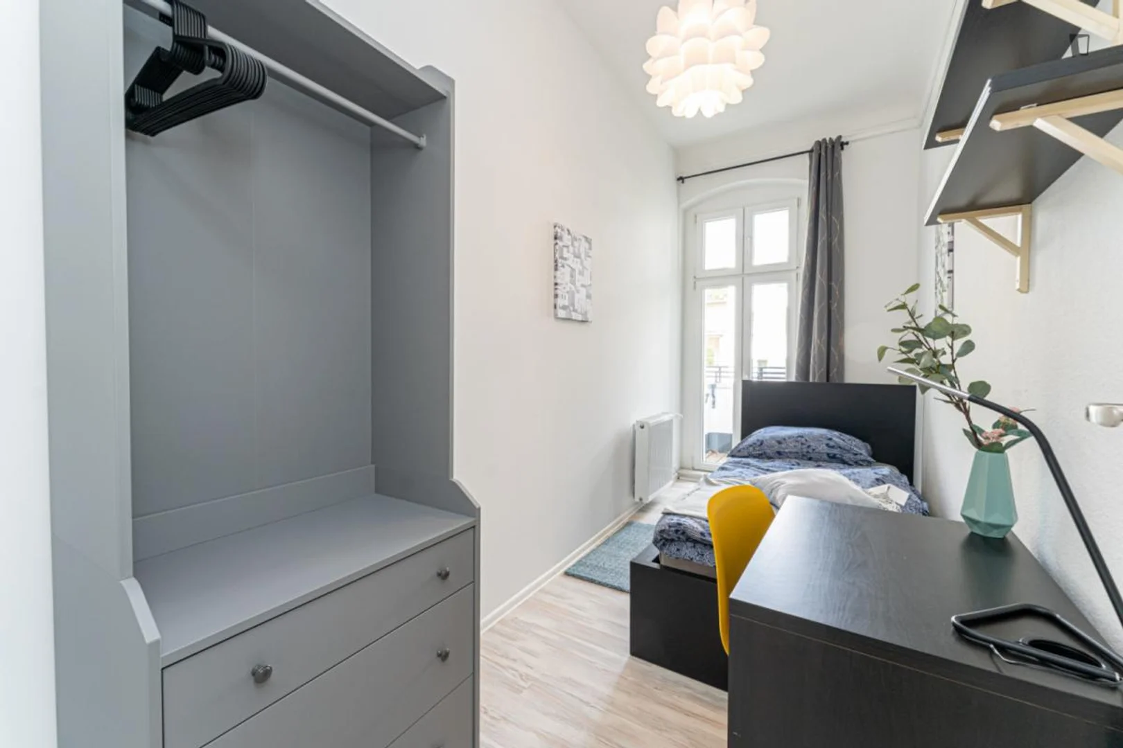 Room for rent in student apartment in , fully furnished