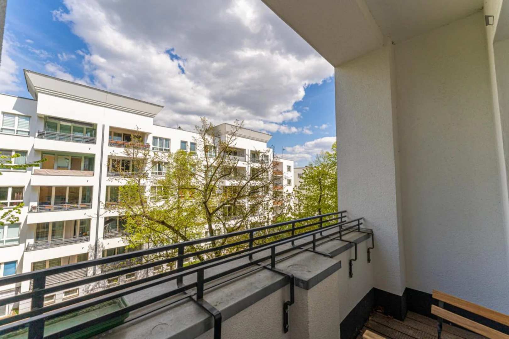 Economical student room with convenient location in