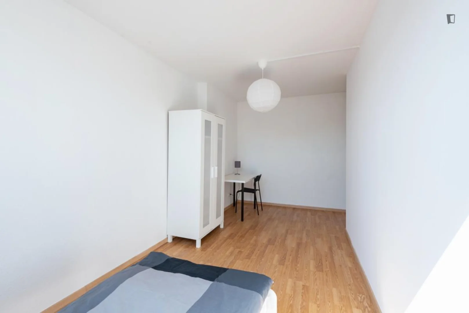 Student-friendly room in with modern amenities