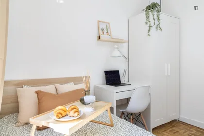 Chambre privée à Calle Cuenca, image 3 de 19