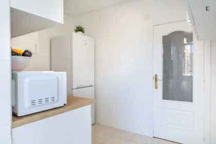 Chambre privée à Calle Cuenca, image 9 de 19