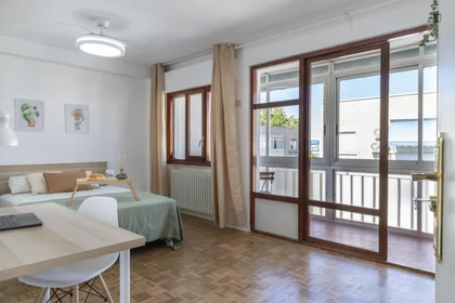 Chambre privée à Calle Cuenca, image 2 de 21