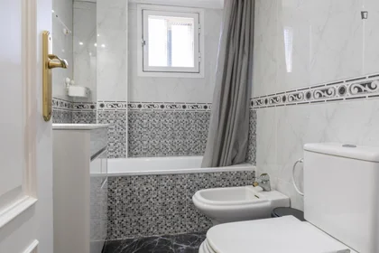 Chambre privée à Calle Cuenca, image 15 de 21