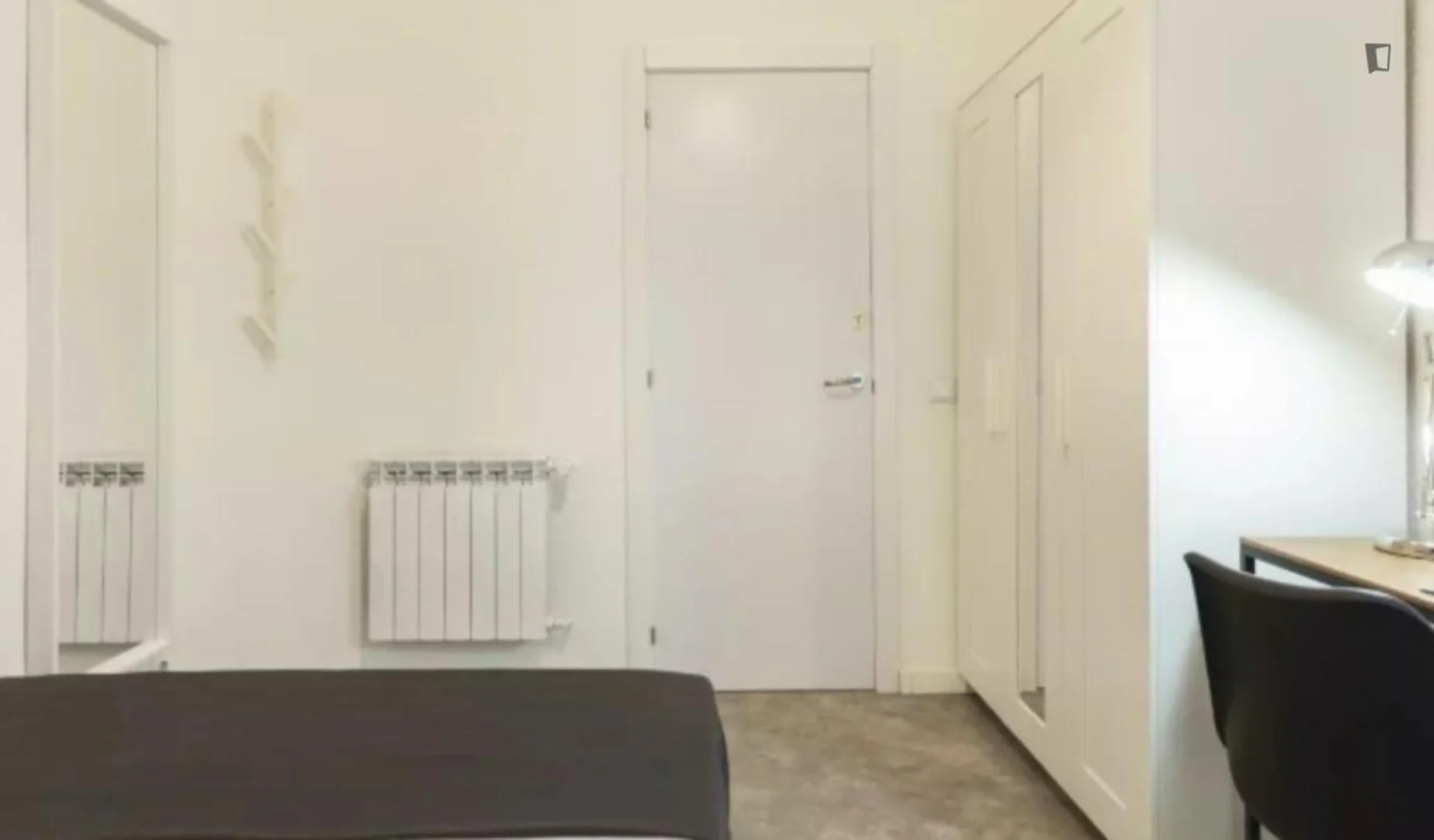 Functional student room perfect for studying in
