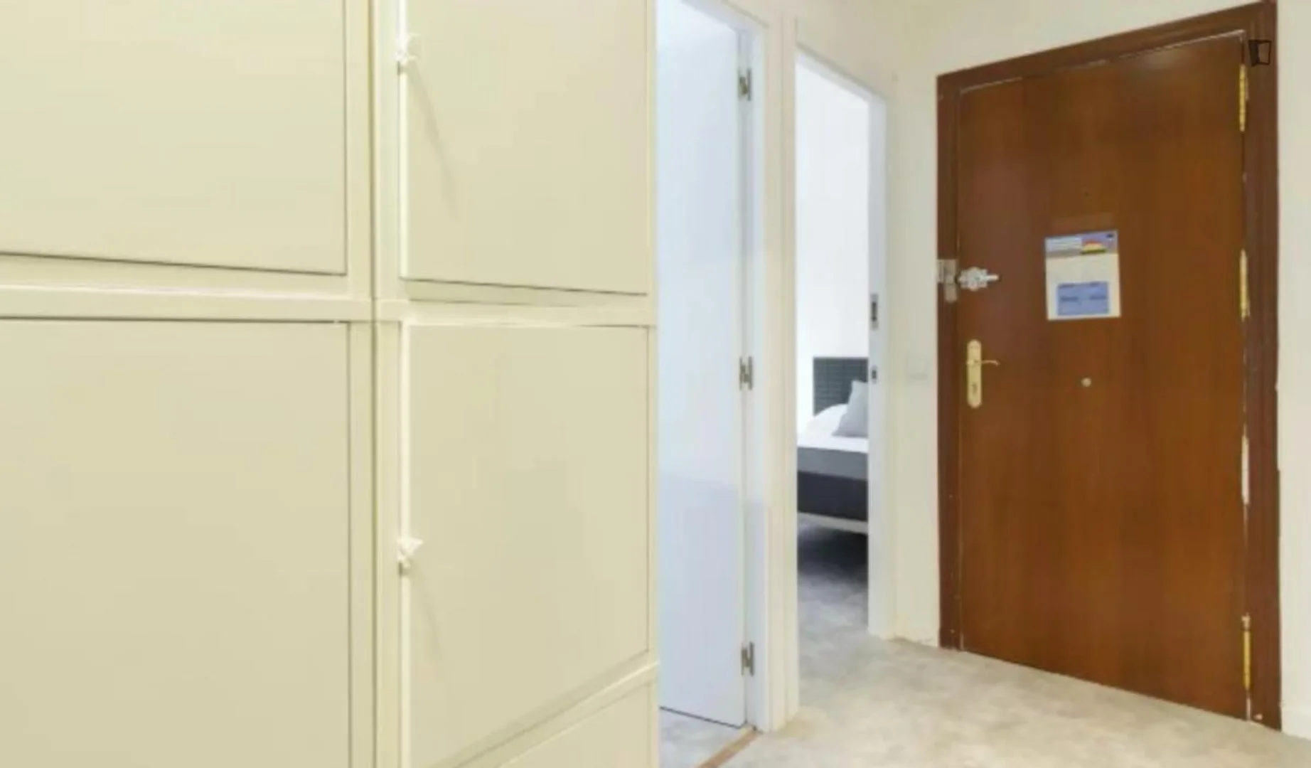 Economical student room with convenient location in