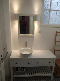Stanza privata in Rua Carlos da Maia, immagine 7 di 12